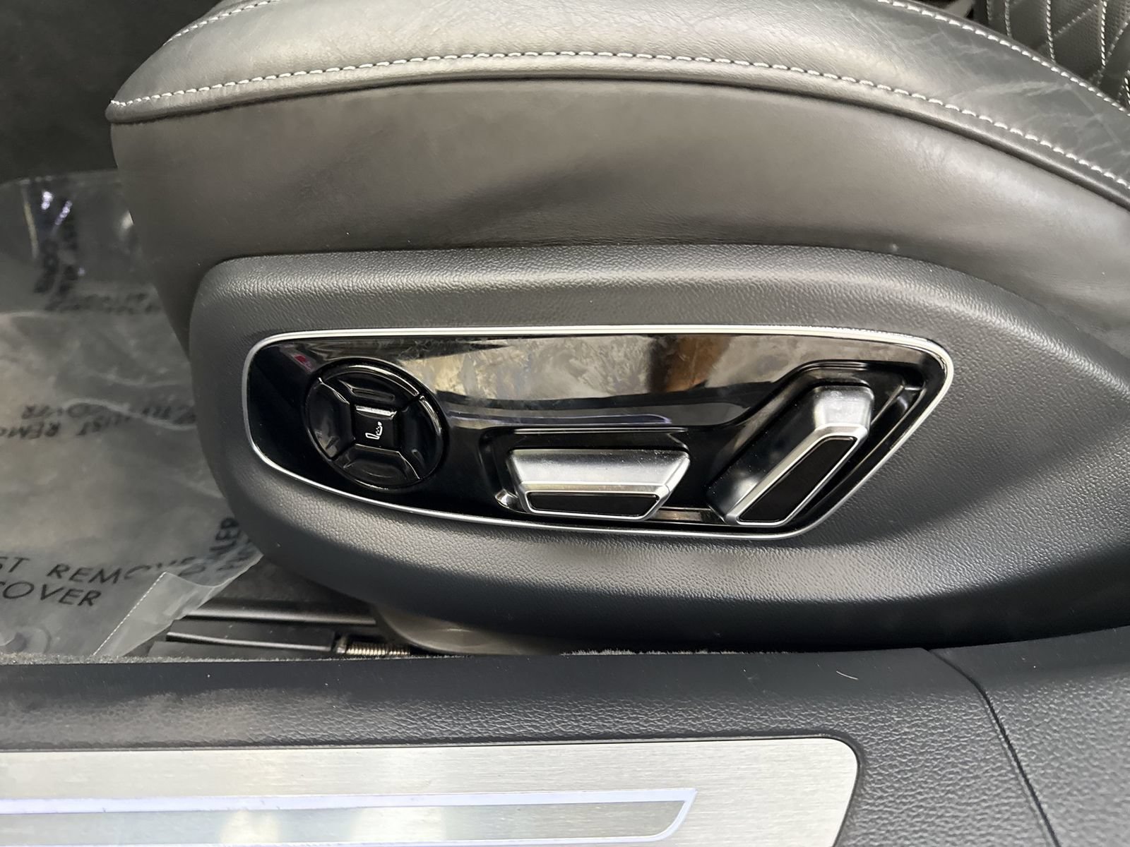 Used 2023 Audi S8 AWD/4WD image 21