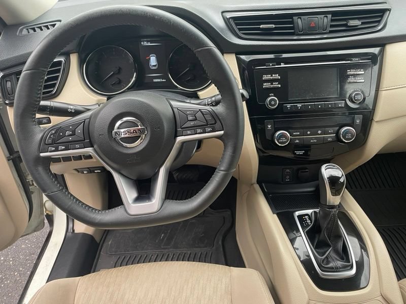 Used 2017 Nissan Rogue SV FWD image 8