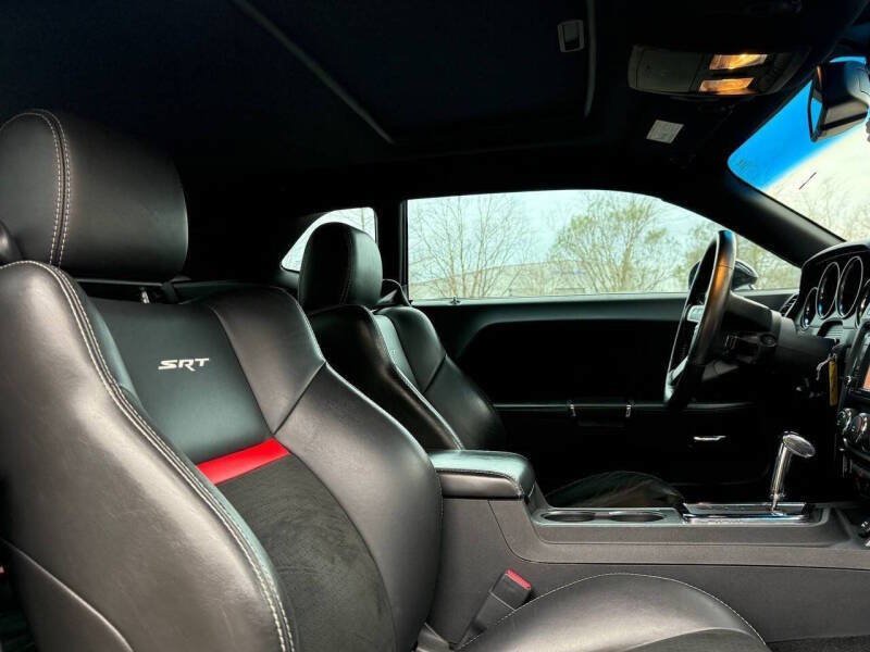 Used 2010 Dodge Challenger SRT8 RWD image 25