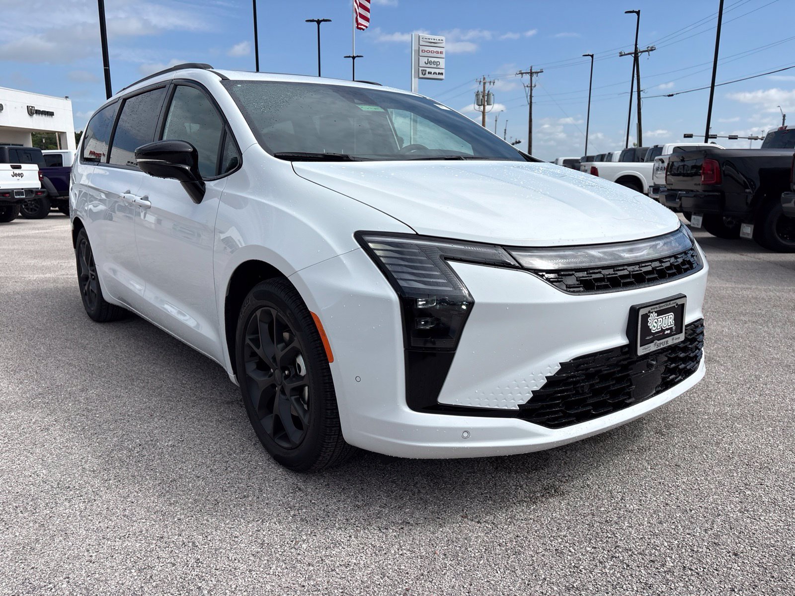 New 2027 Chrysler Pacifica Limited FWD image 8
