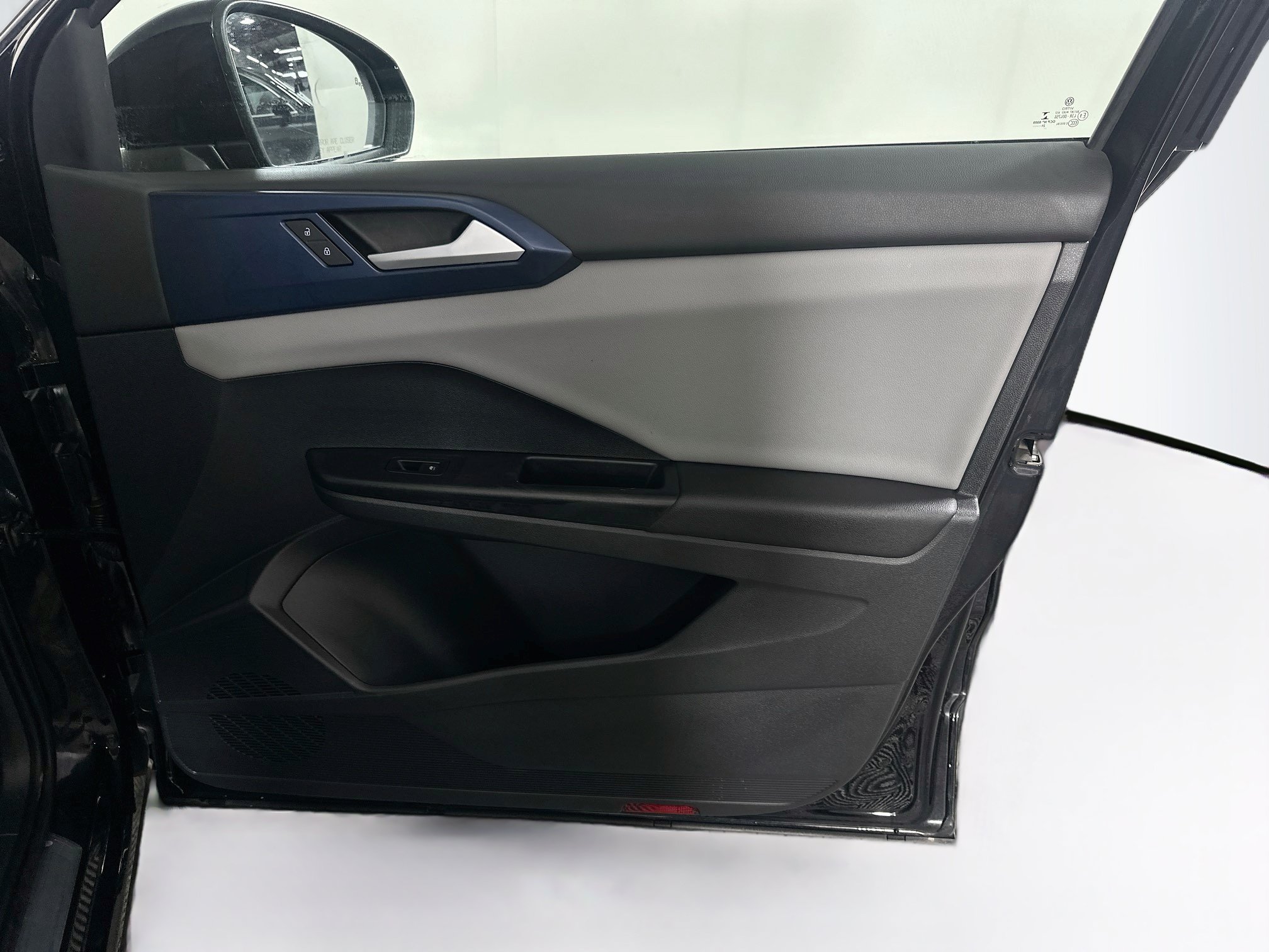 Used 2022 Volkswagen Taos SE FWD image 31