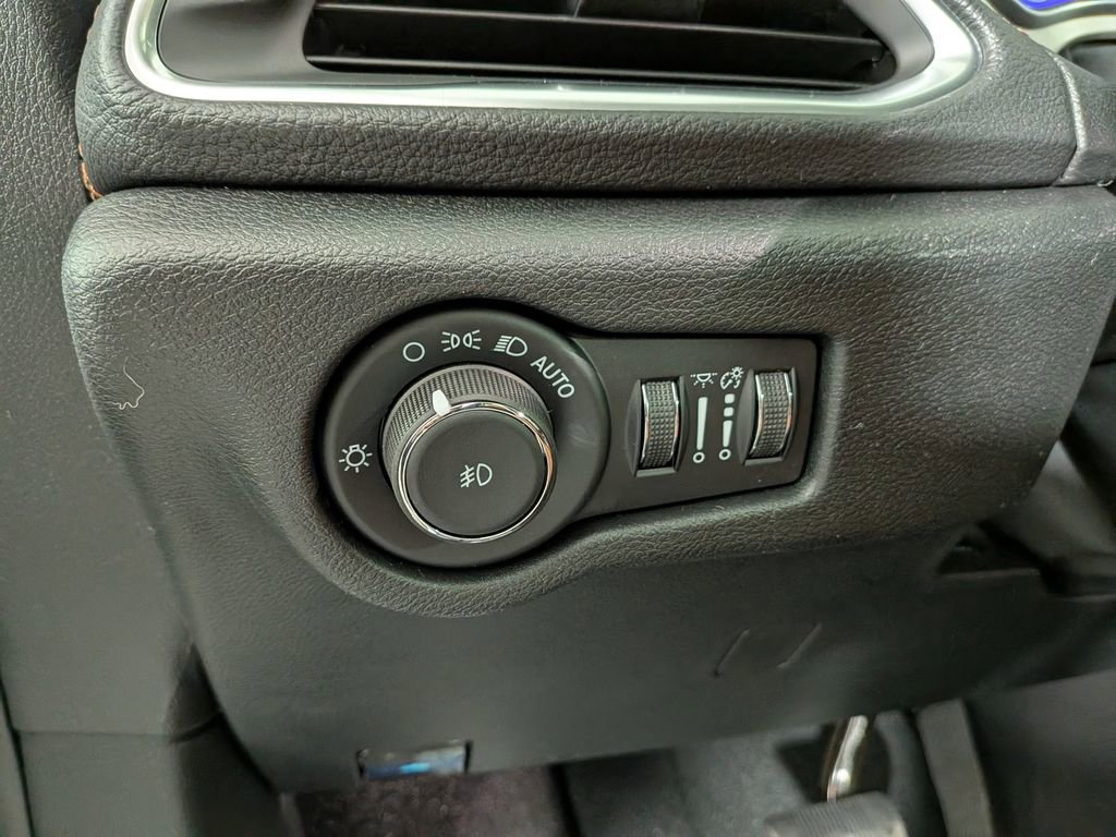 New 2026 Chrysler Pacifica Pinnacle w/ Trailer Tow Group image 18