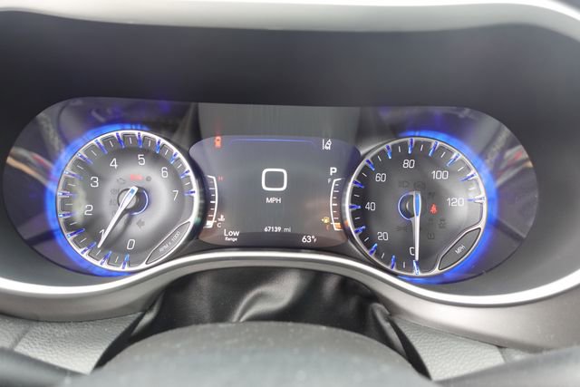 Used 2022 Chrysler Pacifica Touring-L image 16