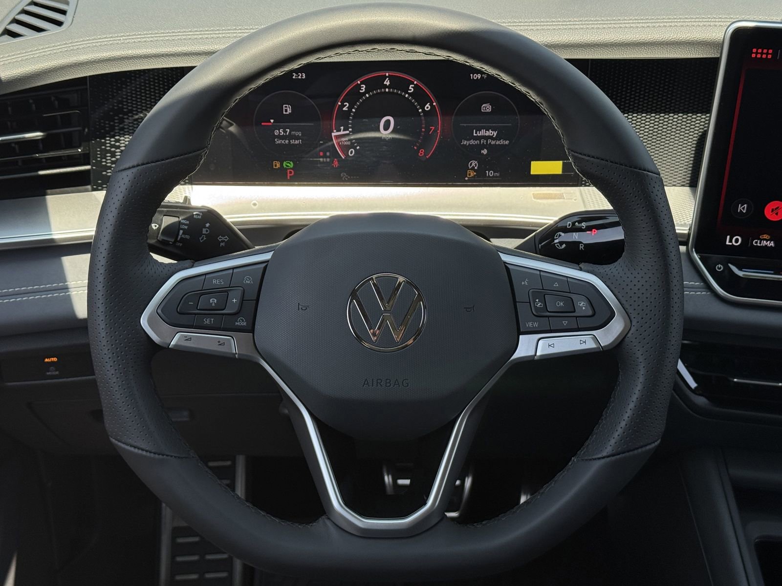 New 2026 Volkswagen Tiguan SE R-Line FWD image 16