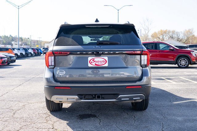 Used 2025 Ford Explorer Active w/ Active Comfort Package AWD/4WD image 4