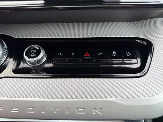 Used 2025 Ford Expedition Active image 38