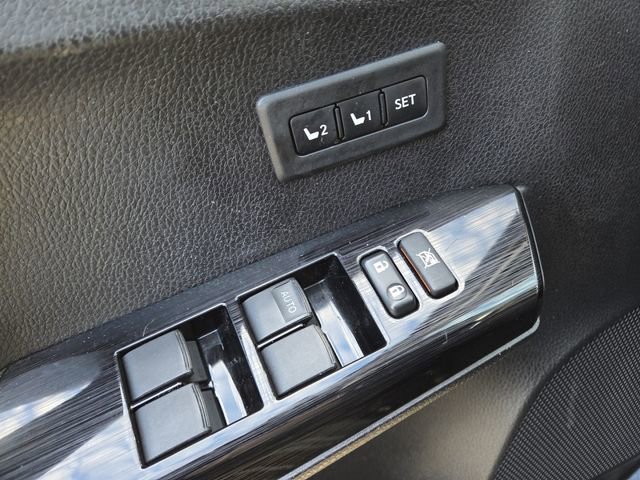 Used 2017 Toyota RAV4 Limited image 9