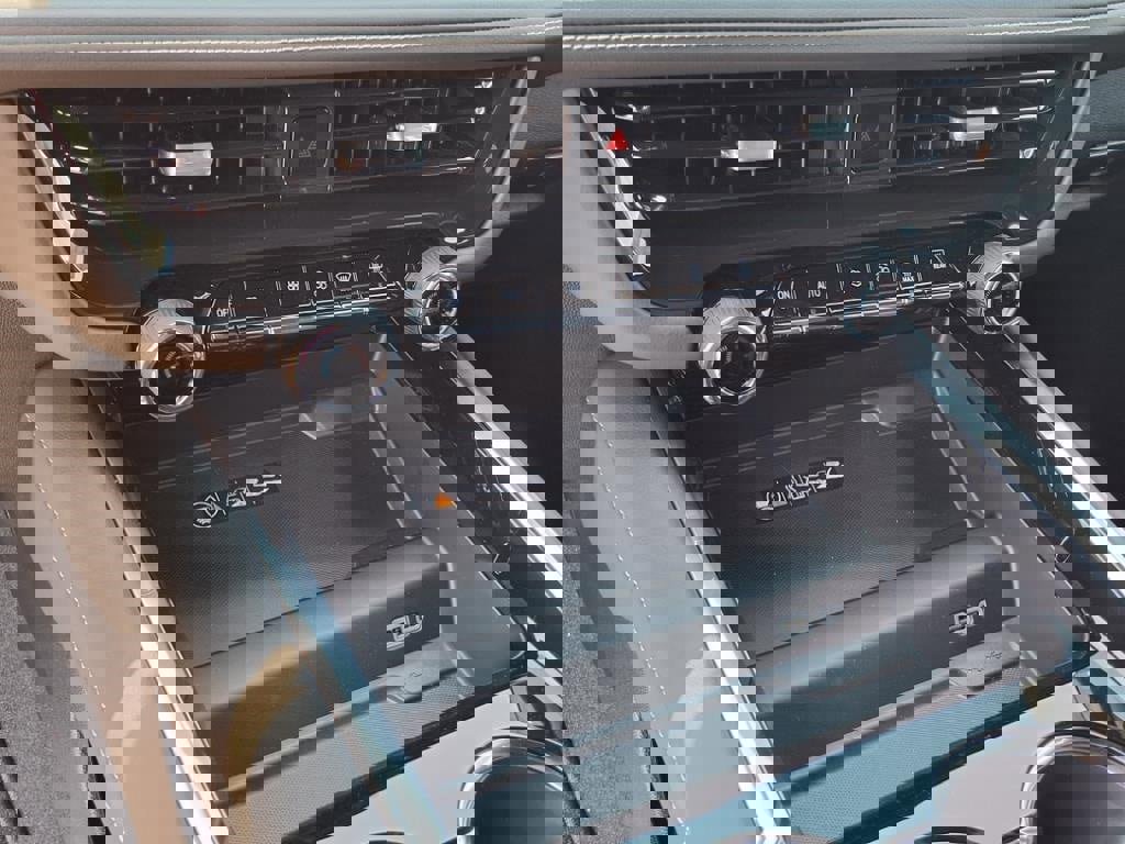 New 2025 Chevrolet Suburban Premier image 20