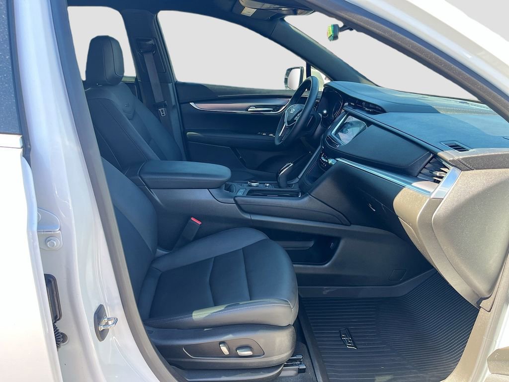 Used 2024 Cadillac XT5 Luxury w/ LPO, Floor Liner Package AWD/4WD image 28