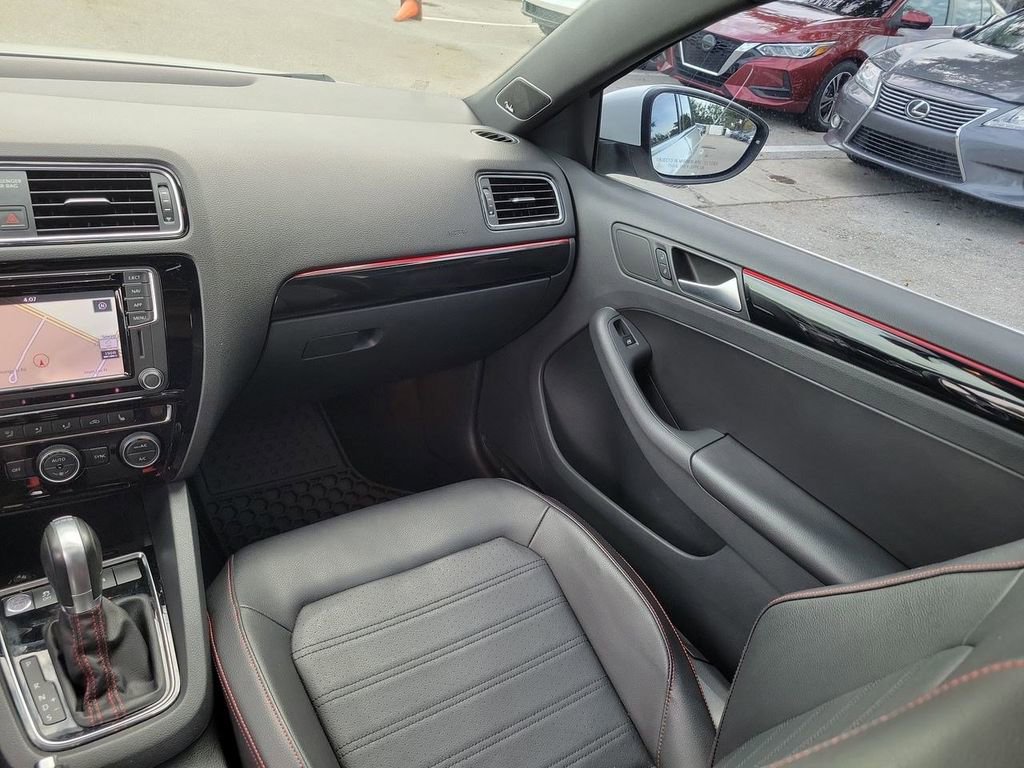 Used 2018 Volkswagen Jetta GLI image 23