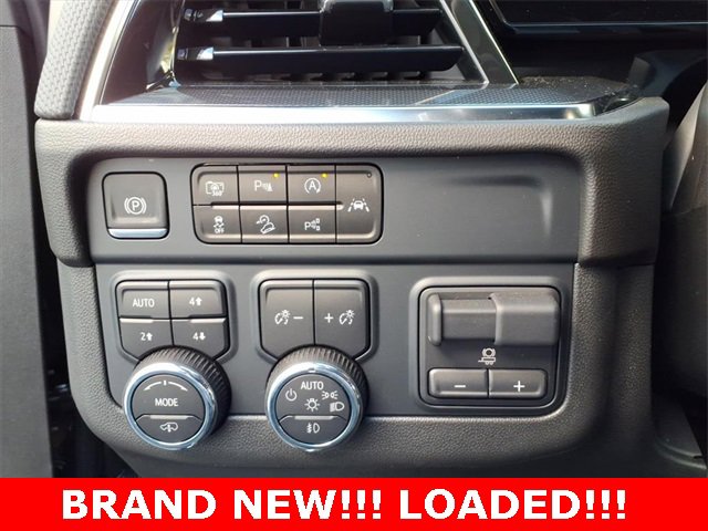 Used 2025 Chevrolet Suburban RST w/ Advanced Technology Package image 10