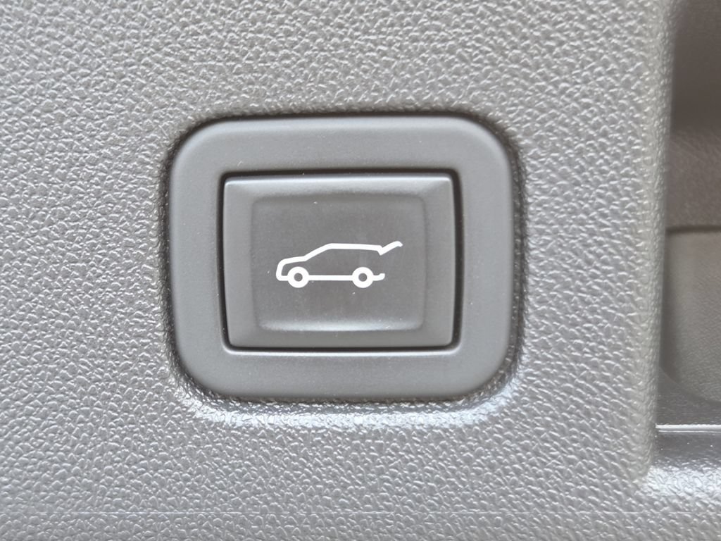 Used 2023 Chevrolet Equinox RS FWD image 26