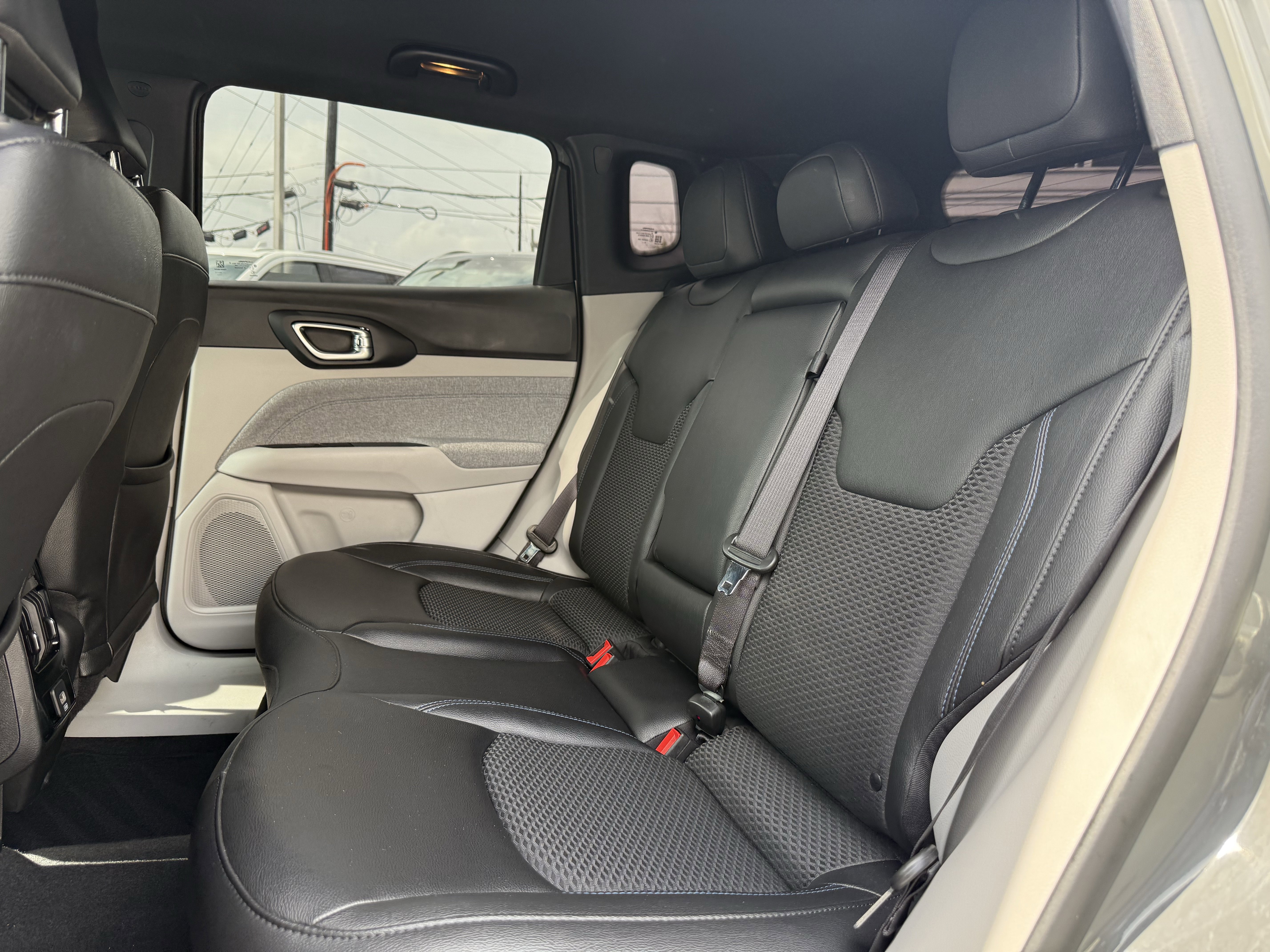 Used 2024 Jeep Compass Latitude image 15