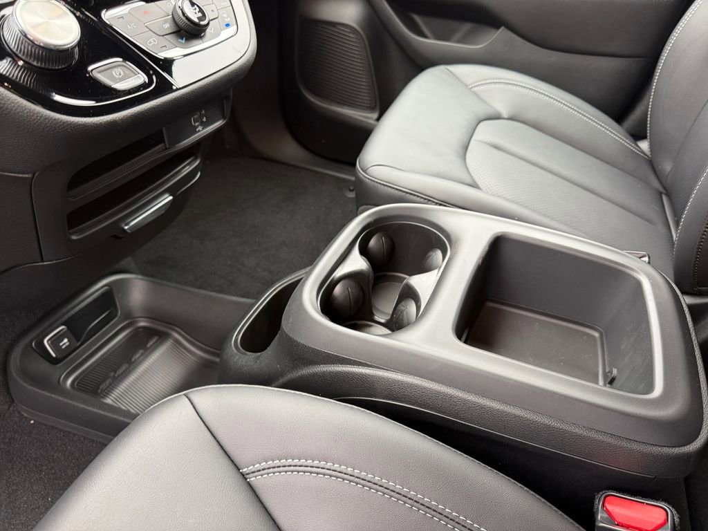 New 2026 Chrysler Pacifica Select FWD image 19
