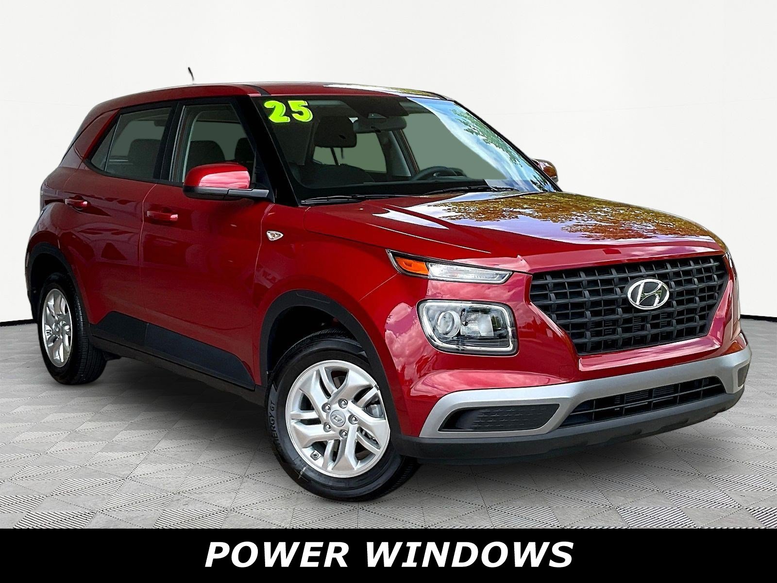 Used 2025 Hyundai Venue SE FWD image 3