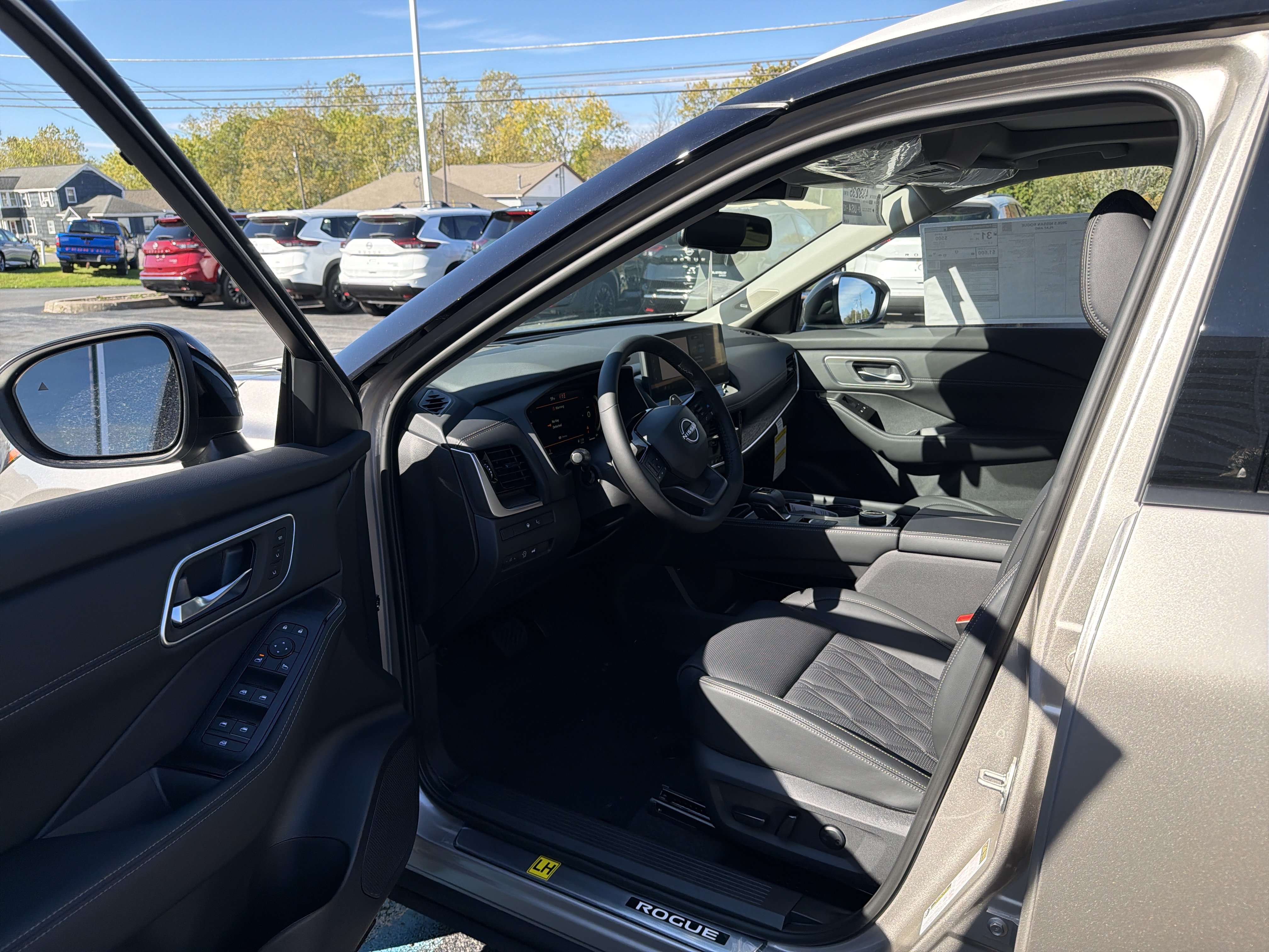 New 2026 Nissan Rogue Platinum AWD/4WD image 3