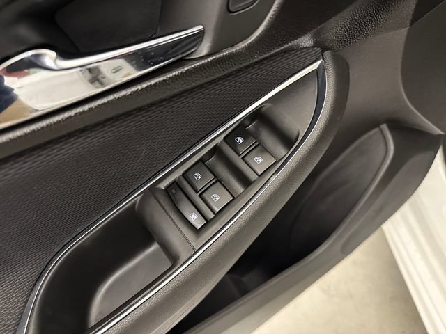 Used 2018 Chevrolet Cruze LT w/ Convenience Package FWD image 12