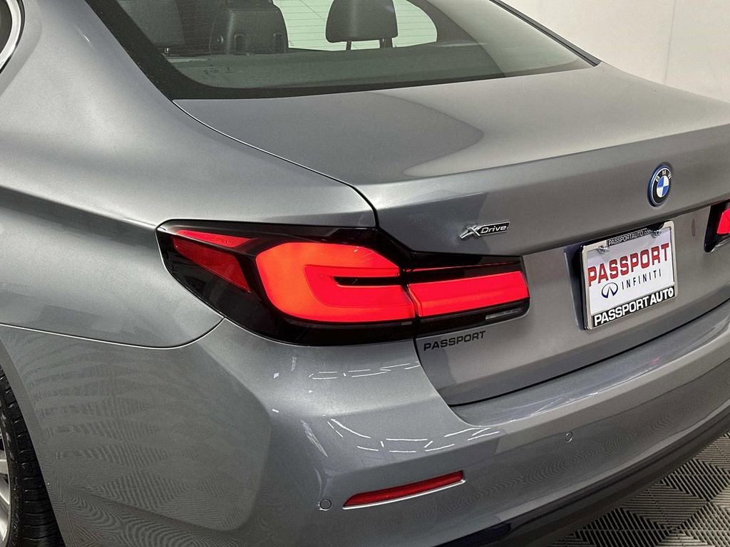 Used 2023 BMW 530e xDrive w/ Premium Package image 9