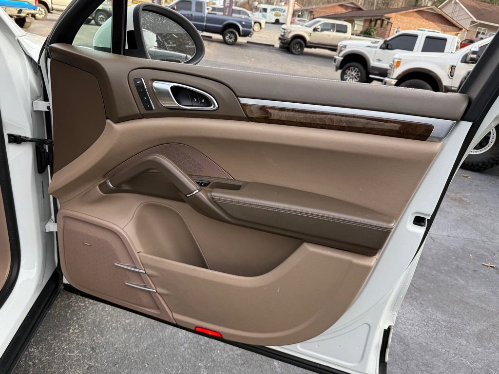 Used 2013 Porsche Cayenne Turbo w/ Premium Pkg Plus image 70