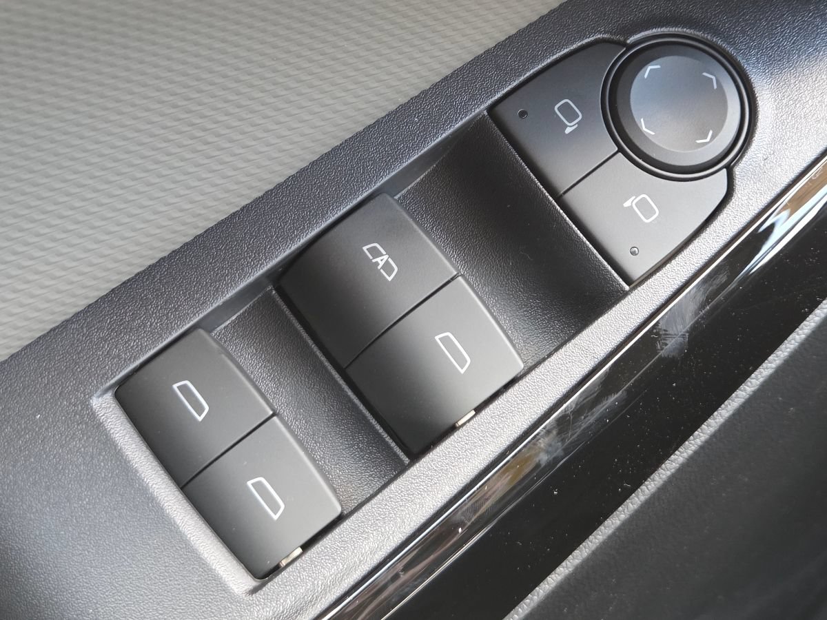 New 2027 Chevrolet Equinox LT w/ Convenience Package II FWD image 36