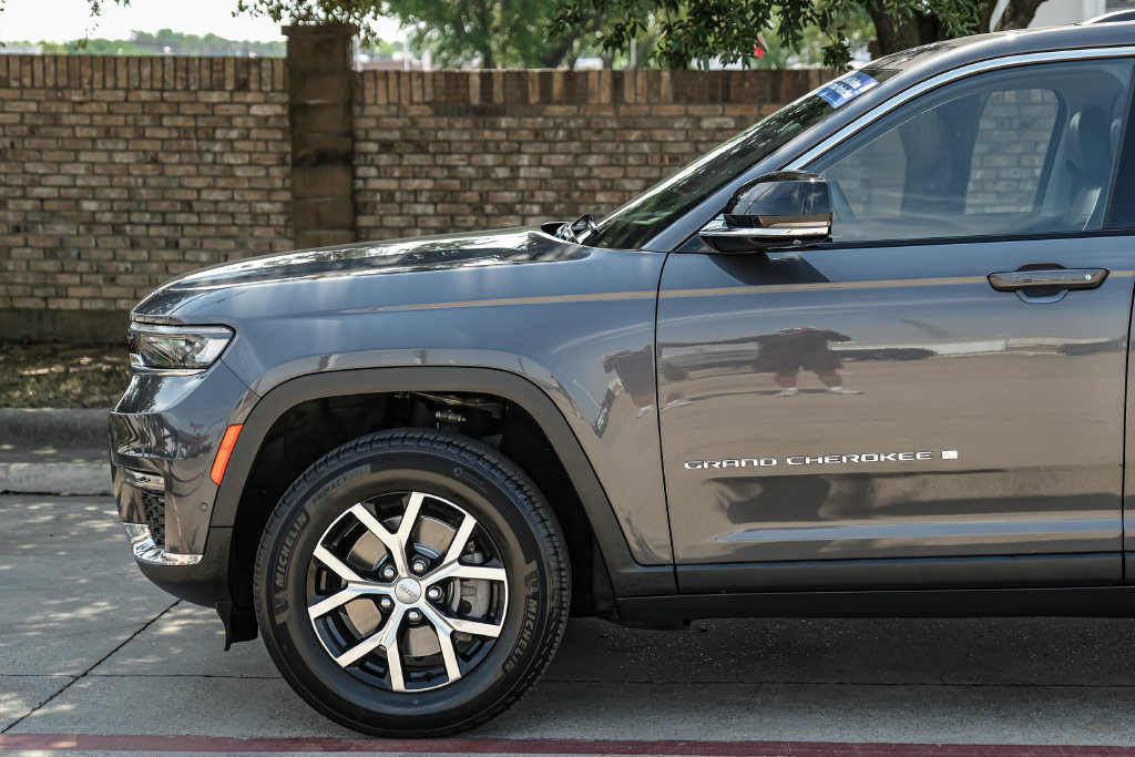 Used 2023 Jeep Grand Cherokee L Limited w/ Luxury Tech Group II AWD/4WD image 21
