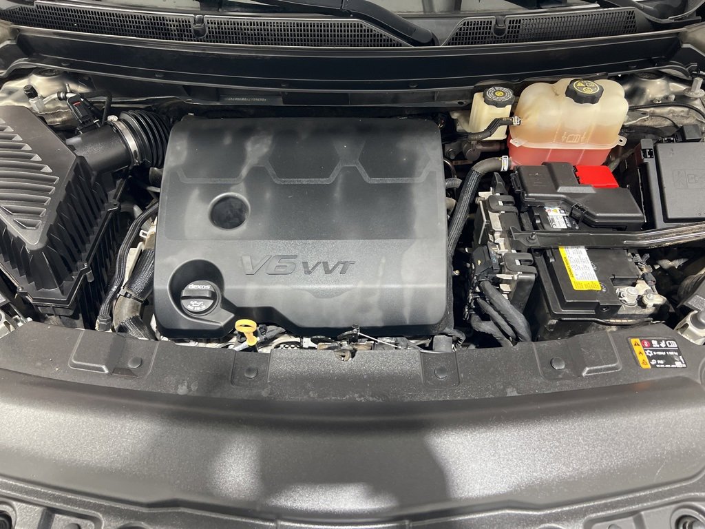 Used 2019 Buick Enclave Essence w/ LPO, Luxury Package image 25