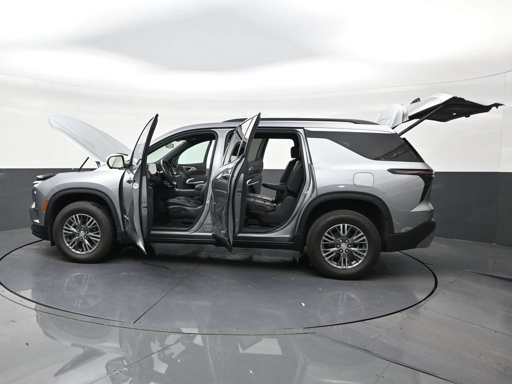 Used 2024 Chevrolet Traverse LS FWD image 28