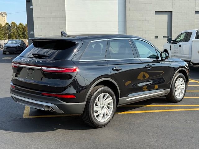 Used 2024 Lincoln Corsair AWD image 3