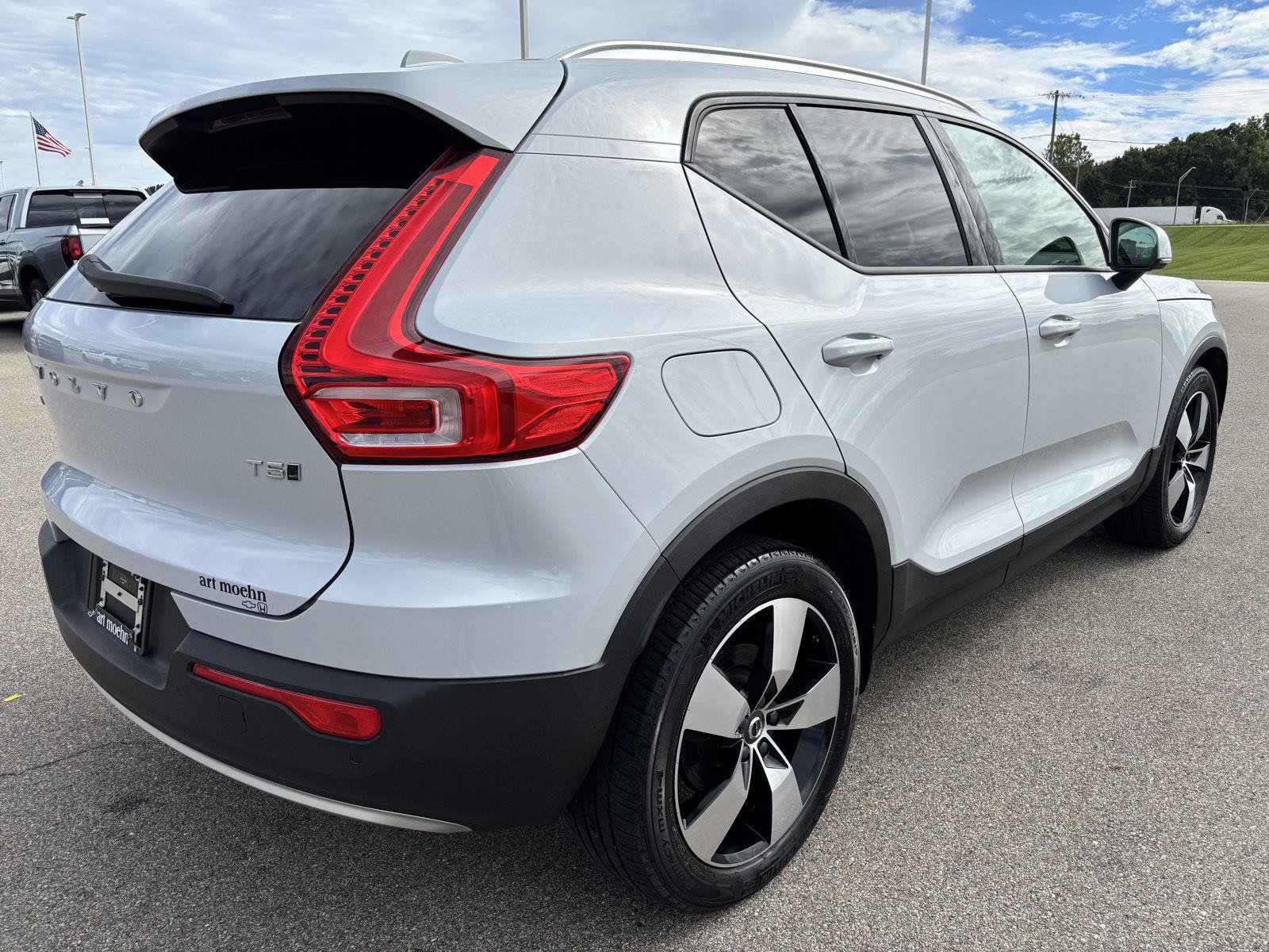Used 2020 Volvo XC40 T5 Momentum w/ Protection Package Premier AWD/4WD image 7