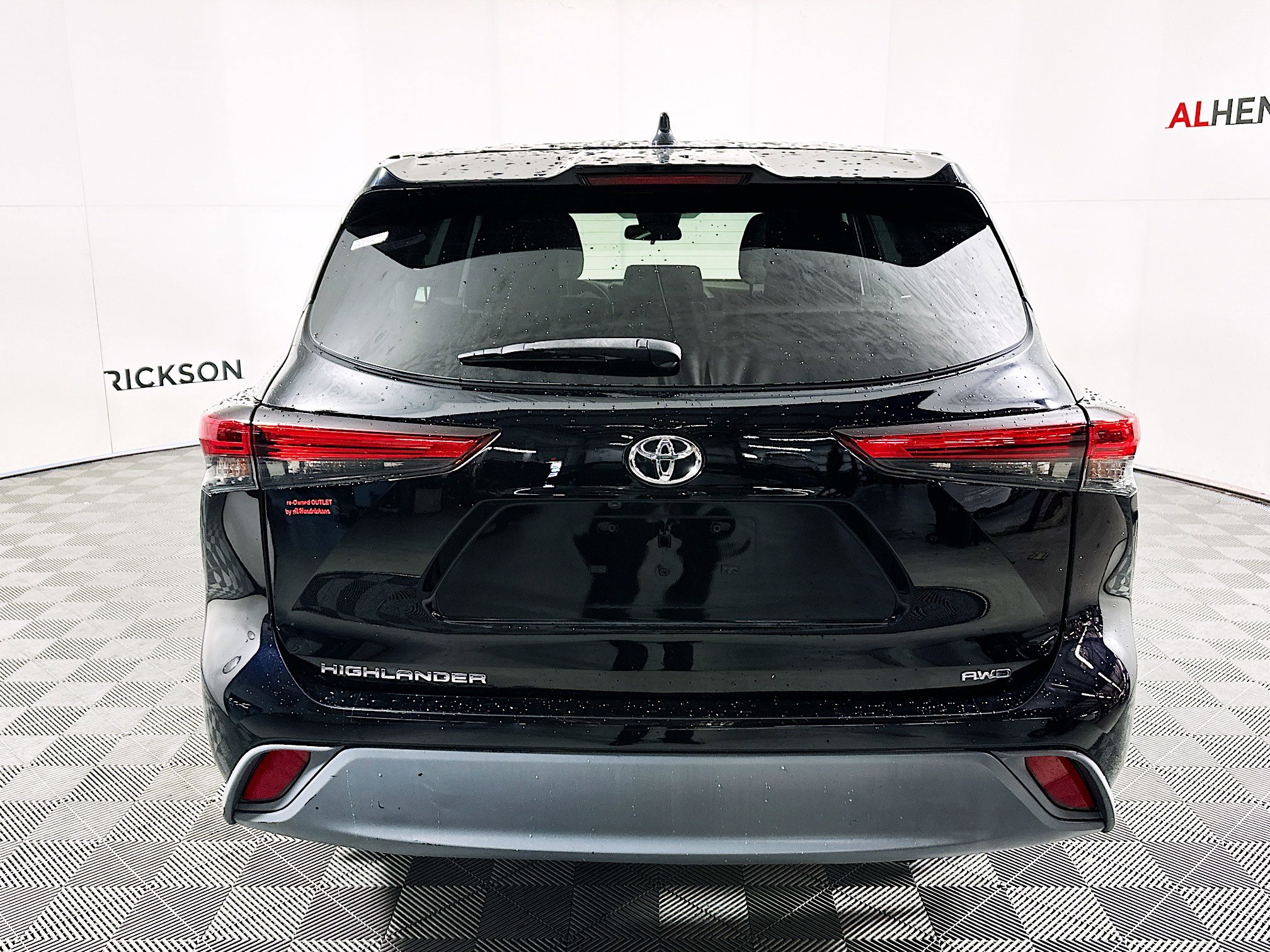 Used 2021 Toyota Highlander L image 4