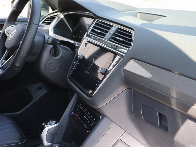 Used 2024 Volkswagen Tiguan SE R-Line FWD image 10
