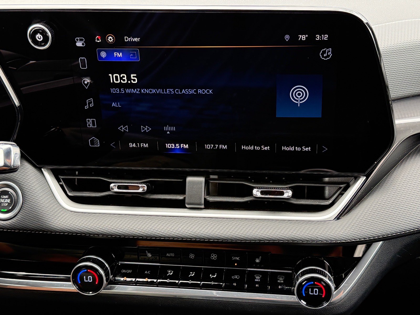 Used 2025 Chevrolet Equinox LT w/ Convenience Package II FWD image 18