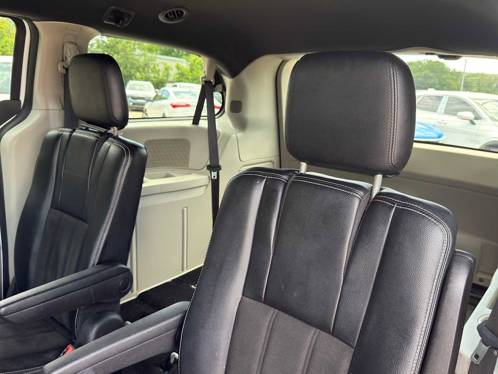 Used 2019 Dodge Grand Caravan SXT FWD image 28