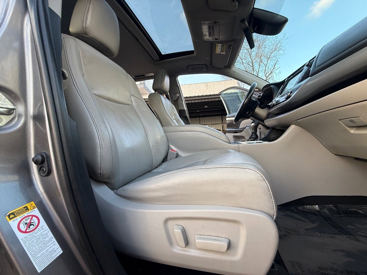 Used 2019 Toyota Highlander XLE FWD image 16