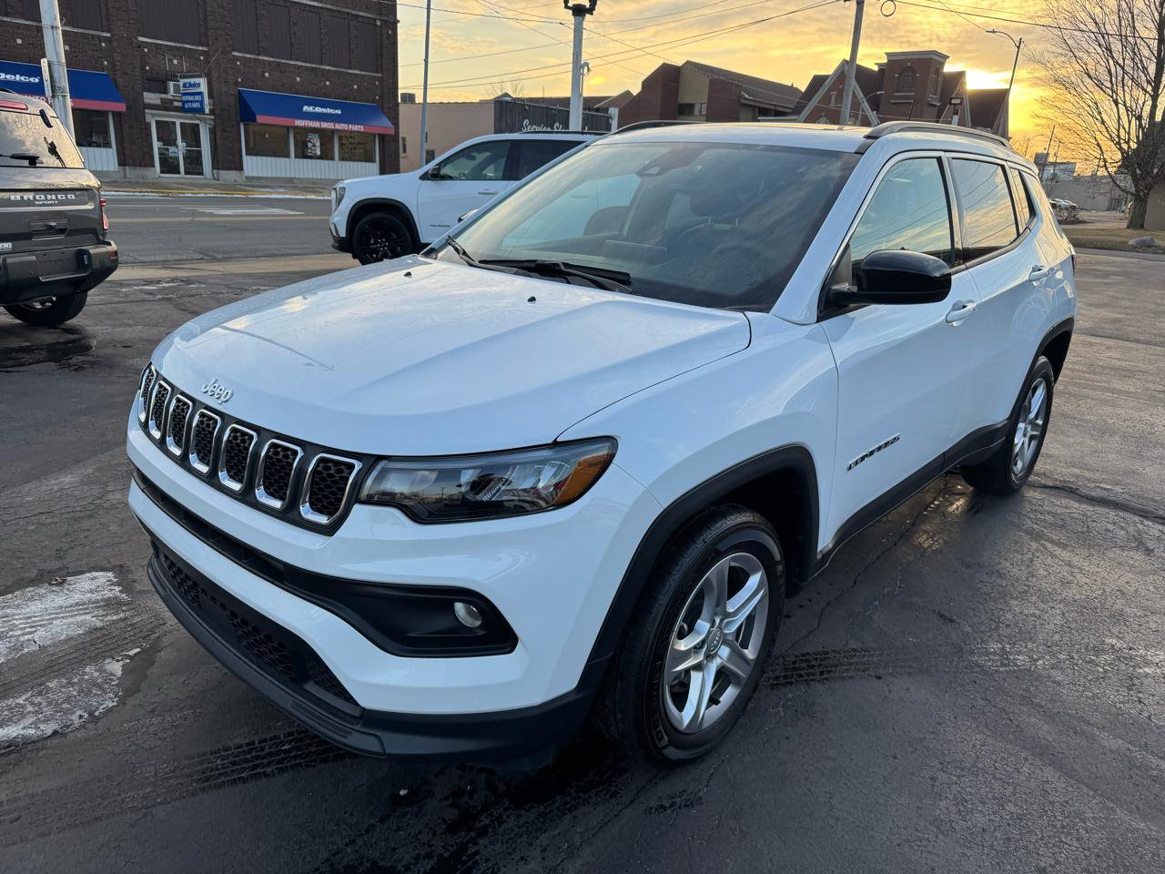 Used 2024 Jeep Compass Latitude w/ Sun and Sound Group
