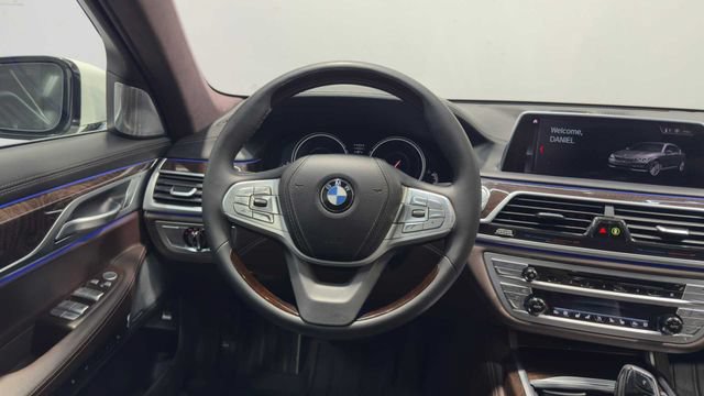 Used 2019 BMW 750i w/ Autobahn Package RWD image 23
