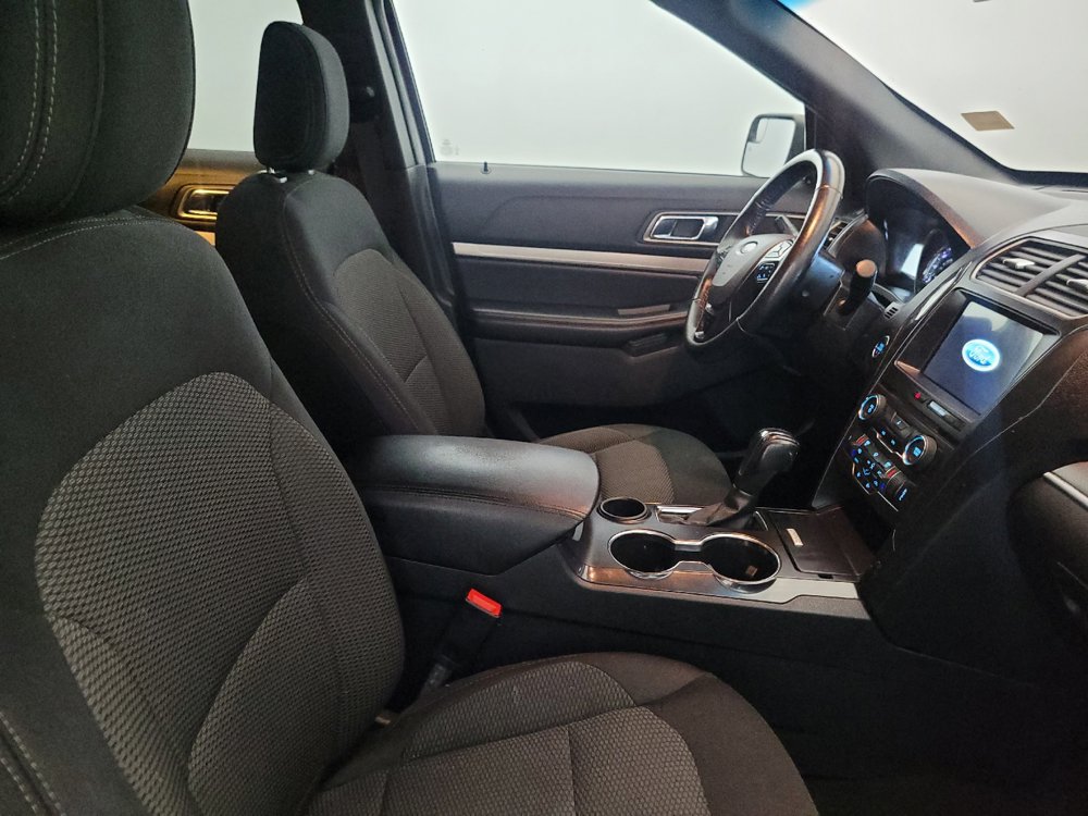 Used 2018 Ford Explorer XLT w/ Equipment Group 201A FWD image 21