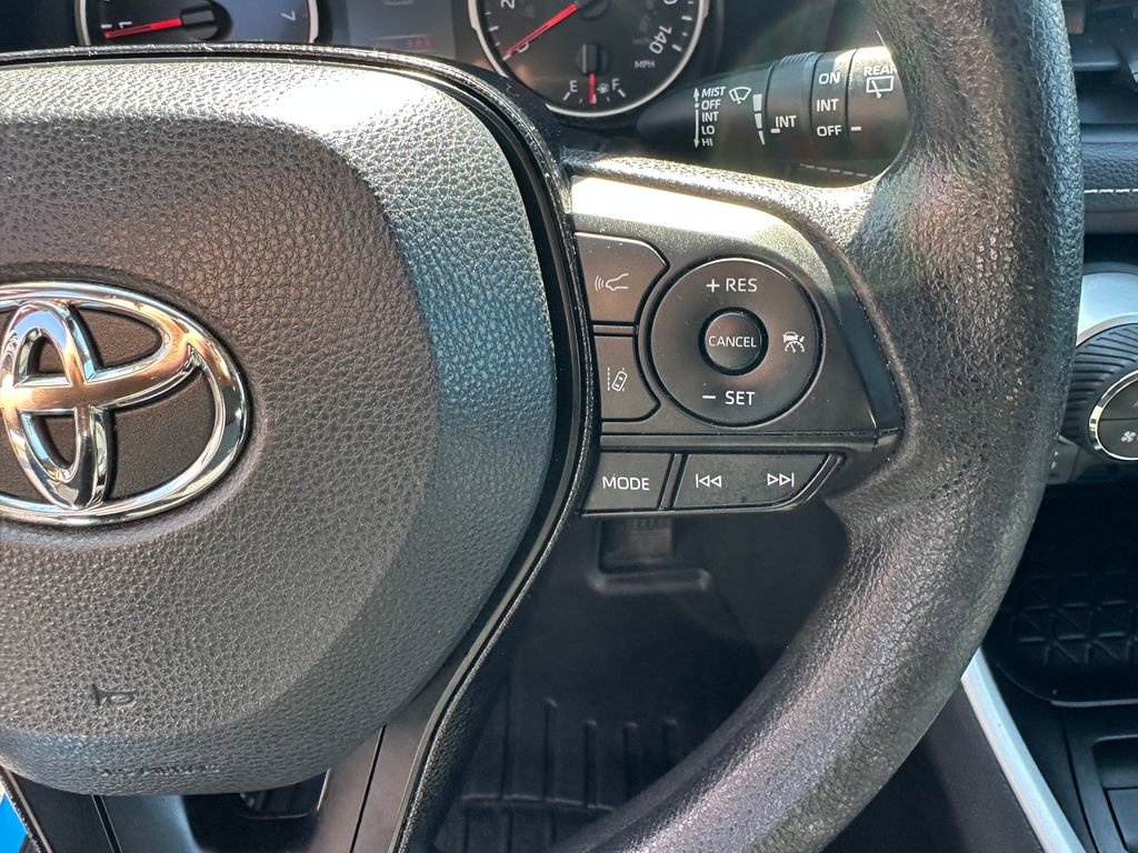 Used 2021 Toyota RAV4 XLE image 21