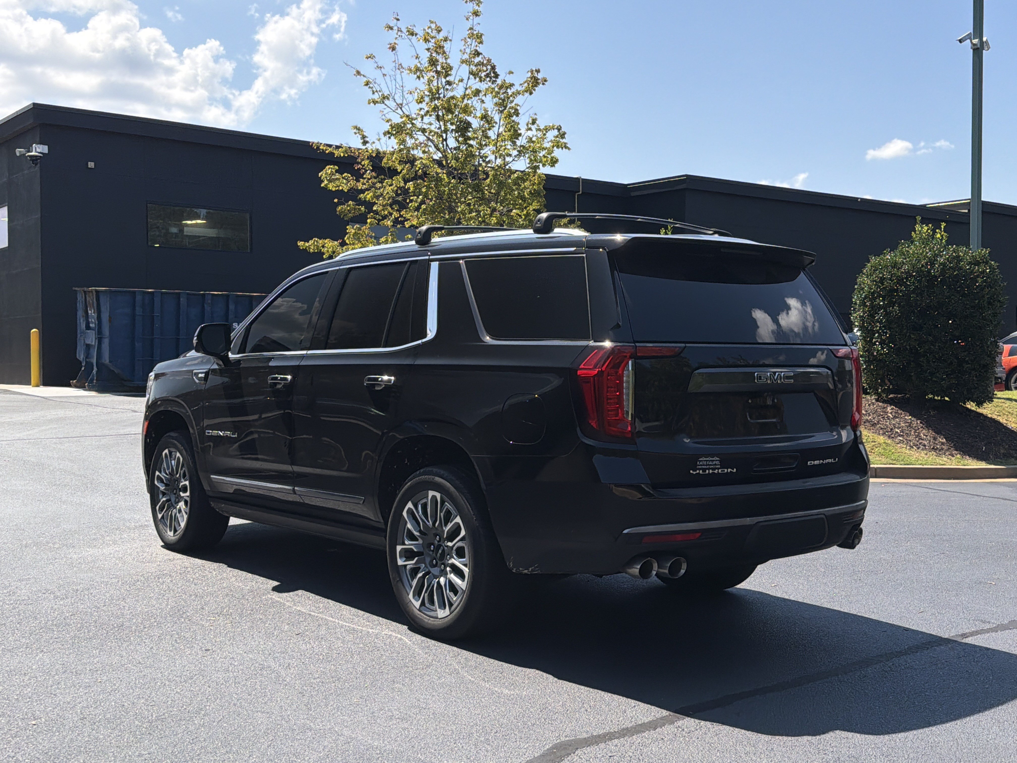 Used 2023 GMC Yukon Denali Ultimate w/ LPO, Floor Liner Package AWD/4WD image 14