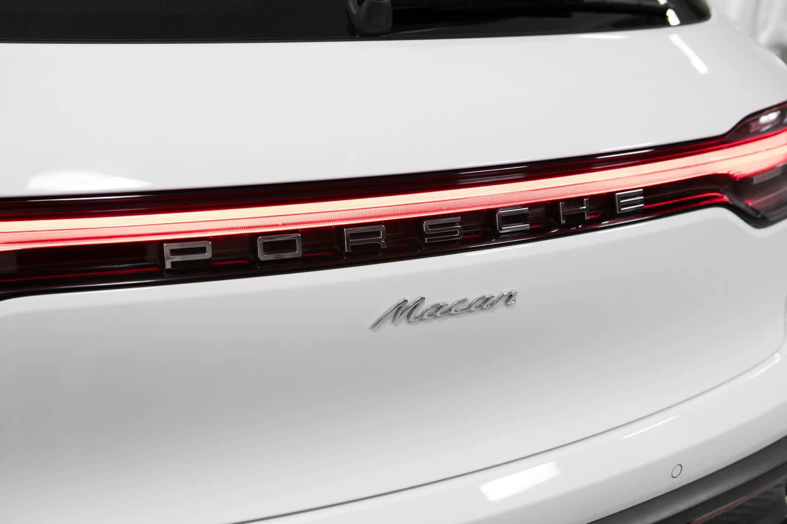 Certified 2023 Porsche Macan AWD/4WD image 19