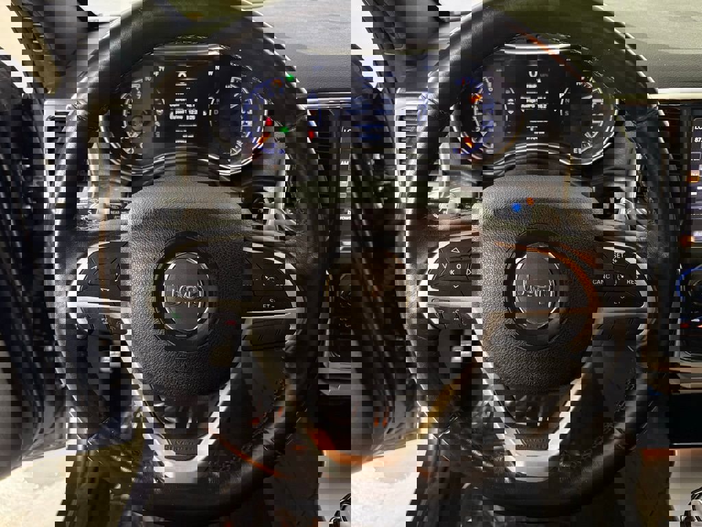 Used 2015 Jeep Grand Cherokee Altitude image 19