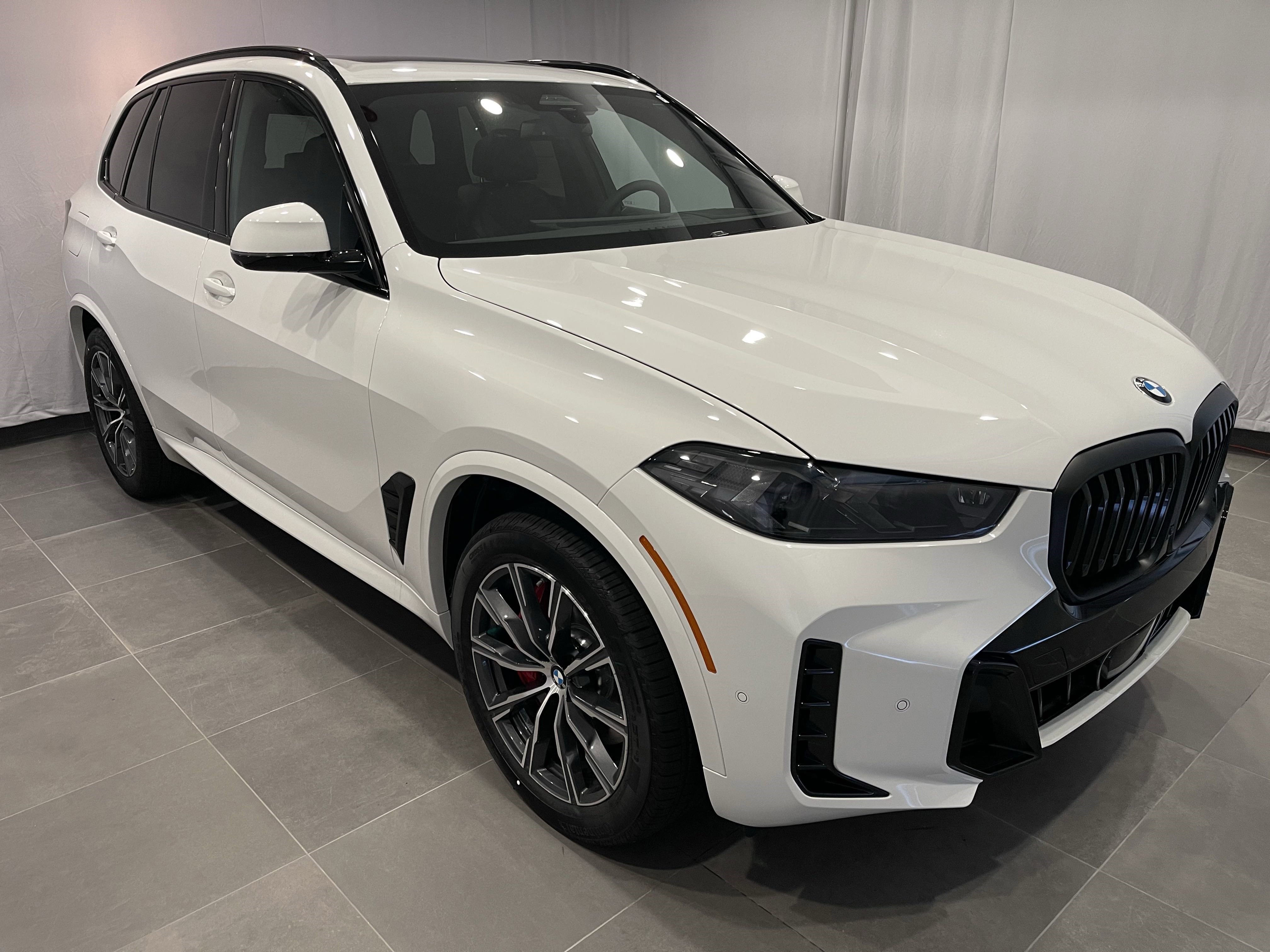 New 2026 BMW X5 xDrive40i w/ M Sport Package AWD/4WD image 3