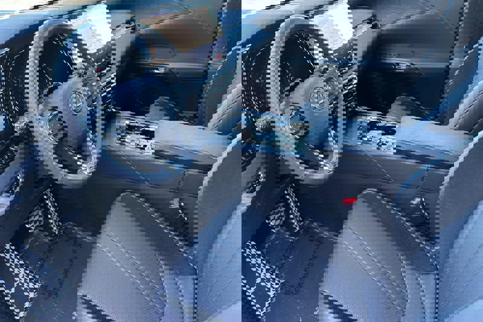 Used 2023 Lexus RX 500h F Sport image 11