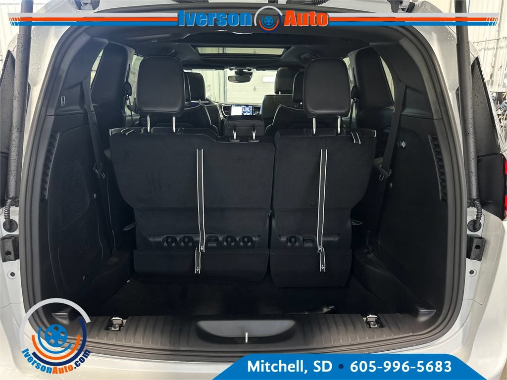 New 2027 Chrysler Pacifica Limited AWD/4WD image 27