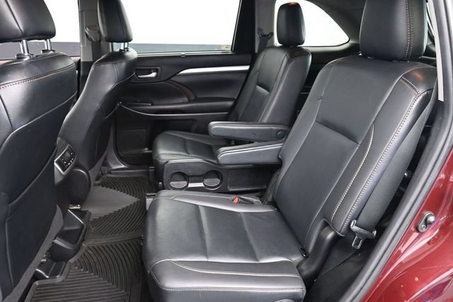 Used 2019 Toyota Highlander XLE FWD image 25