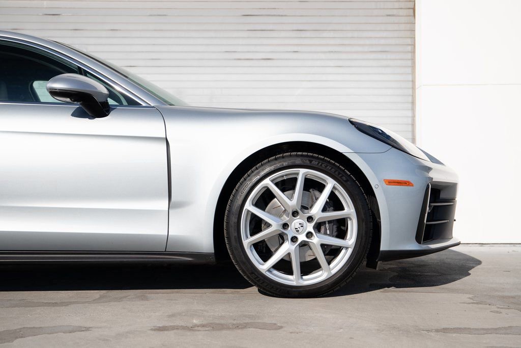 Certified 2025 Porsche Panamera image 9