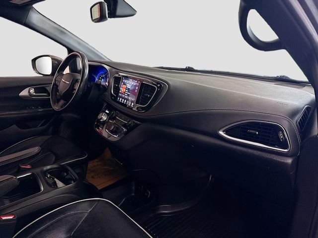 Used 2019 Chrysler Pacifica Limited w/ S Appearance Package image 32