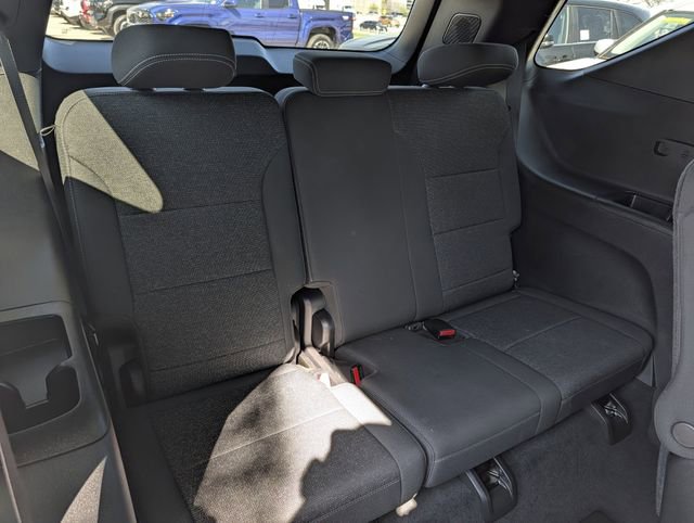Used 2025 Chevrolet Traverse LT w/ Driver Confidence Package FWD image 29