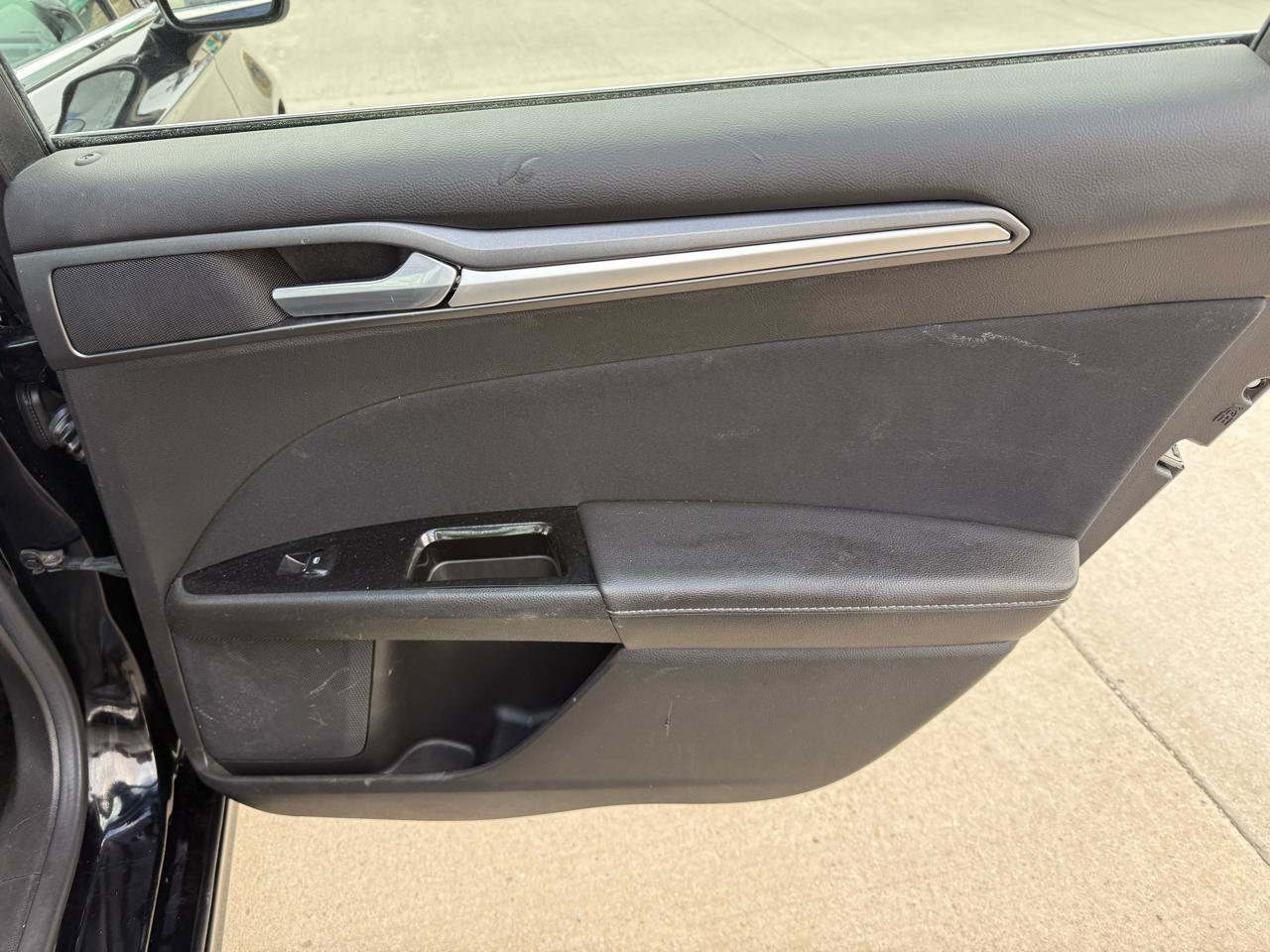 Used 2016 Ford Fusion SE FWD image 17