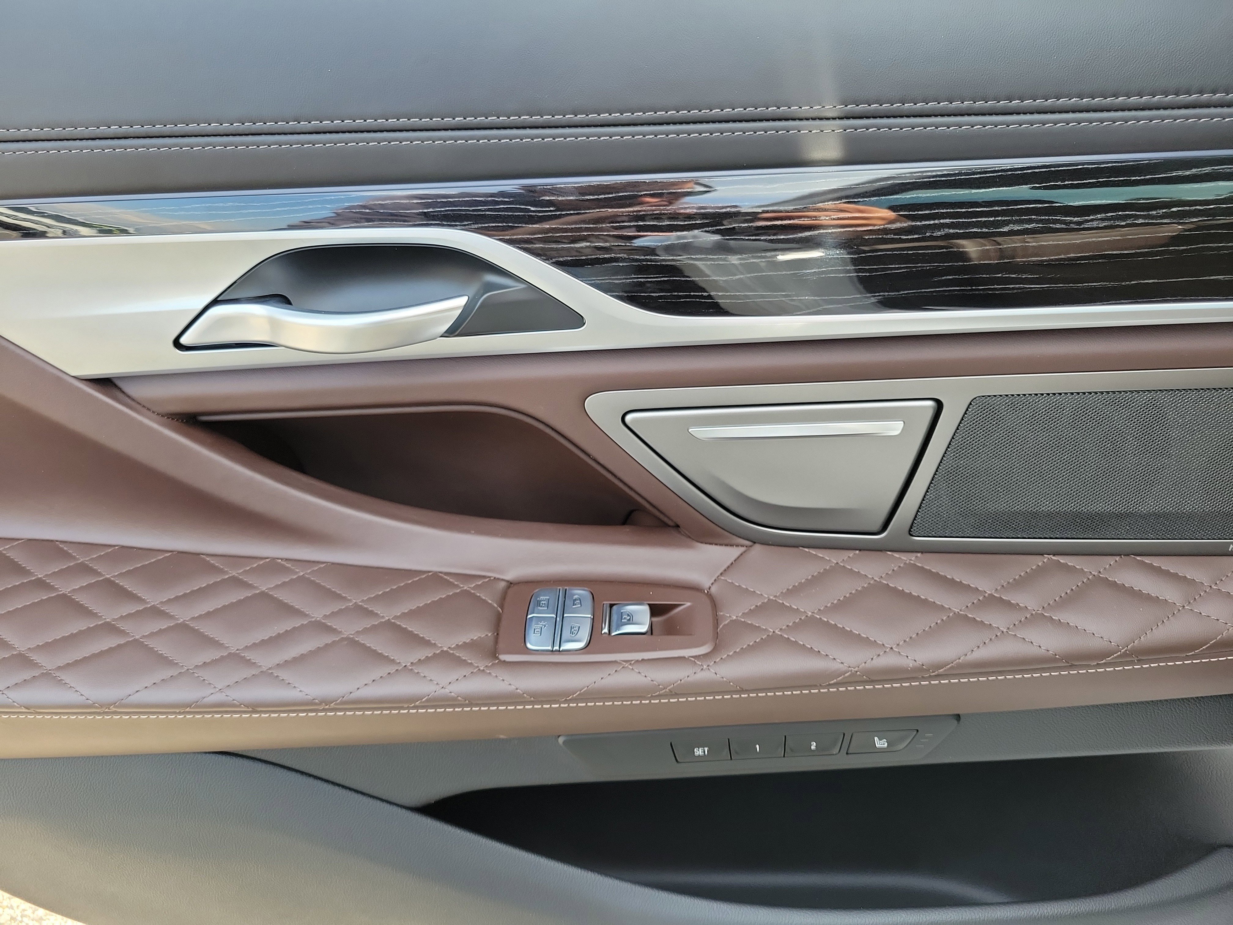 Used 2020 BMW 750i xDrive w/ Executive Package image 12